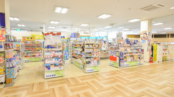 D・C・B薬局ラピタ店の外観