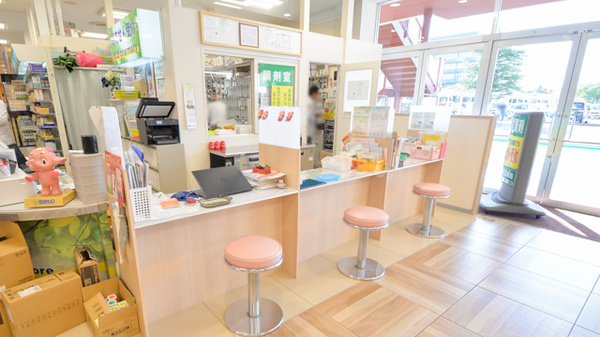 D・C・B薬局ラピタ店の受付/カウンター