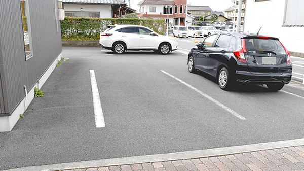 やまびこ薬局の駐車場