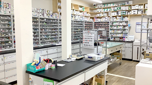 ウエーブ江津健康堂薬局の調剤室