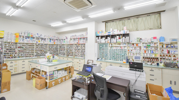 ウエーブいわみ薬局の調剤室
