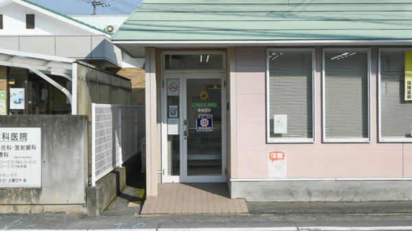 ひまわり薬局　津高西店の入口