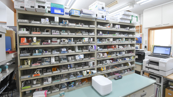 ひまわり薬局　津高西店の薬棚