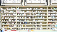 サカエ薬局瀬戸店の薬棚