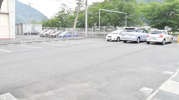 成広薬局金川店の駐車場