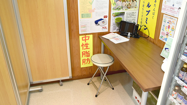 大倉薬局の感染予防待合スペース