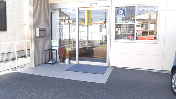 サカエ薬局真壁店の入口