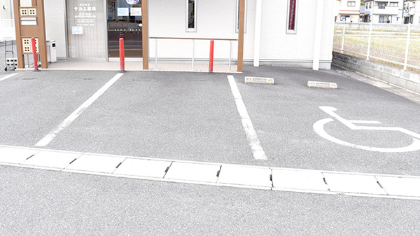 サカエ薬局山陽店の駐車場