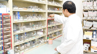 サカエ薬局赤坂店の作業風景