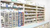 サカエ薬局赤坂店の薬棚
