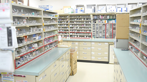 サカエ薬局勝山店の調剤室
