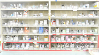 サカエ薬局勝山店の薬棚