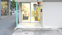 有限会社エス・ジー・エッチてしま薬局勝山店の入口