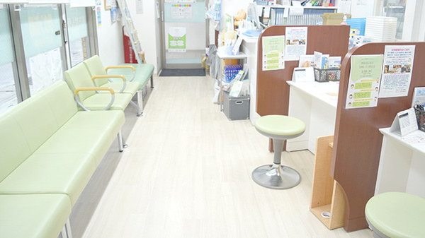 タウン薬局安芸中野店の待合スペース