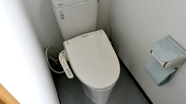 アキ薬局のお手洗い