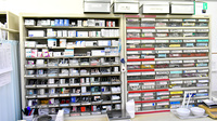 アキ薬局の薬棚