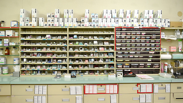 あいおい橋薬局の薬棚