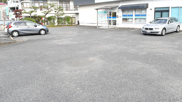 あおぞら薬局の駐車場