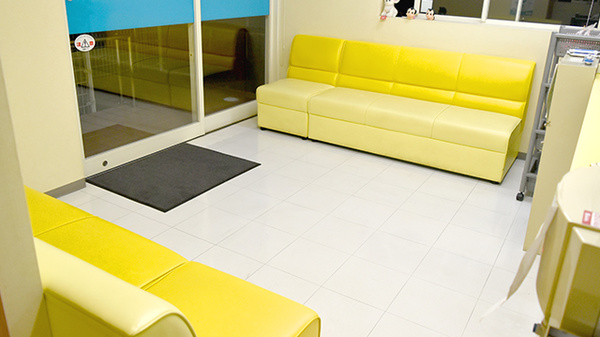 あかね薬局八木店の待合スペース