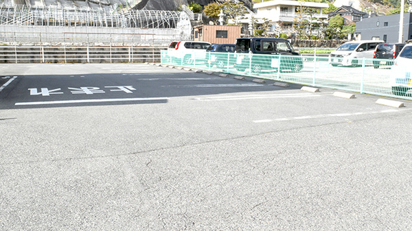 あかね薬局八木店の駐車場