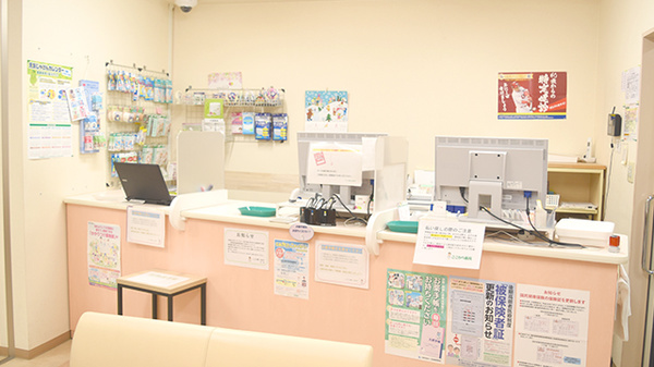 ここから薬局緑井店の受付/カウンター