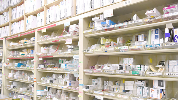 康仁薬局　呉中央店の薬棚