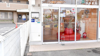 株式会社　小松薬局　焼山北店の入口