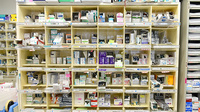 幸崎調剤薬局の薬棚