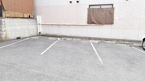 古浜薬局の駐車場