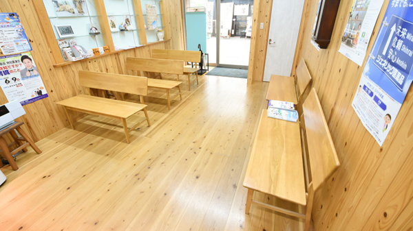 ありす薬局土堂店の待合スペース