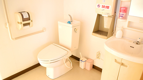 なかの薬局のお手洗い