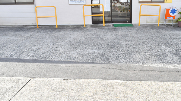 因島センター薬局の駐車場
