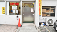 旭町薬局の入口