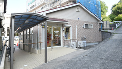 あやめ薬局沖見店の外観