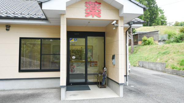 あやめ薬局矢野店の入口