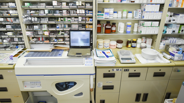 あやめ薬局矢野店の調剤器具