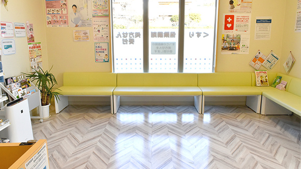 さんくす薬局　田口店の待合スペース