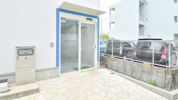 宮内タカズミ薬局の入口