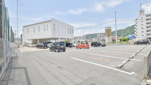 海田タカズミ薬局の駐車場
