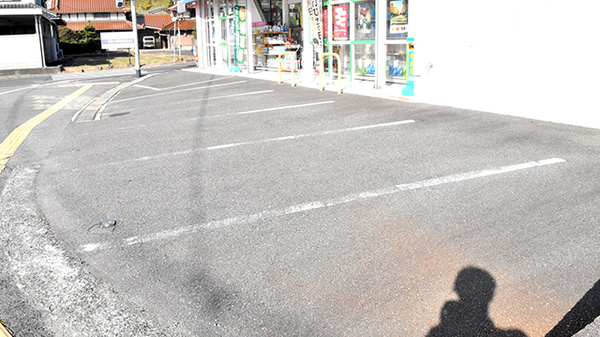 （有）まえのぶ薬局の駐車場