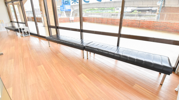 そうごう薬局　東駅店の待合スペース