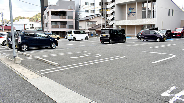 サンキュードラッグ　上田中町薬局の駐車場