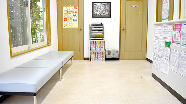 フラワー薬局菊川店の待合スペース