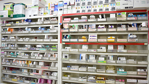 アイテル薬局幡生店の薬棚
