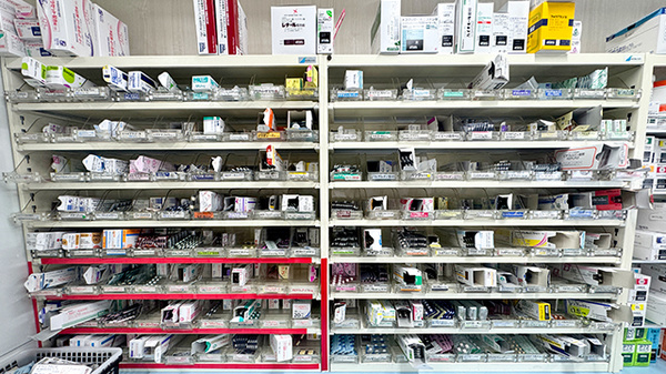 アイテル薬局山の田店の薬棚