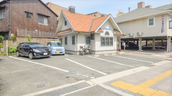 しおさい薬局の駐車場