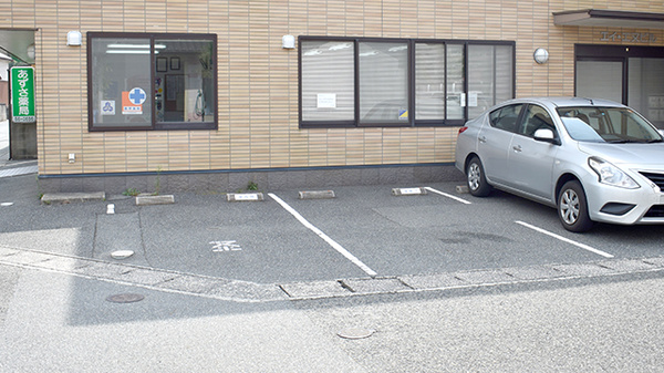 あずさ薬局の駐車場