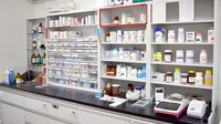 仁成堂薬局　阿知須店の薬棚