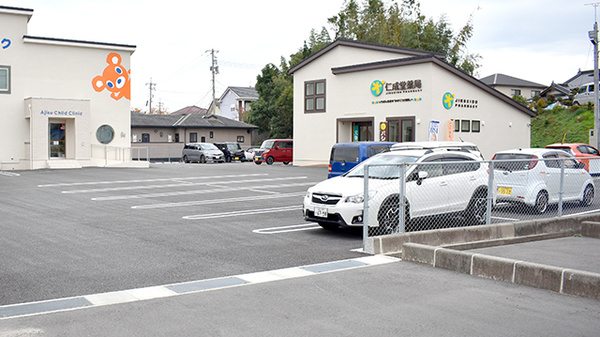 仁成堂薬局　阿知須店の駐車場