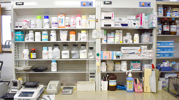 いくも薬局　八王子店の薬棚